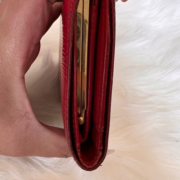 Louis Vuitton - Picture 6 of 17